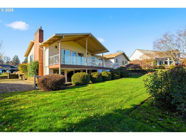 2040 N COUNTRY CLUB Dr, Canby, OR 97013