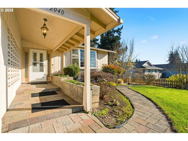 2040 N COUNTRY CLUB Dr, Canby, OR 97013