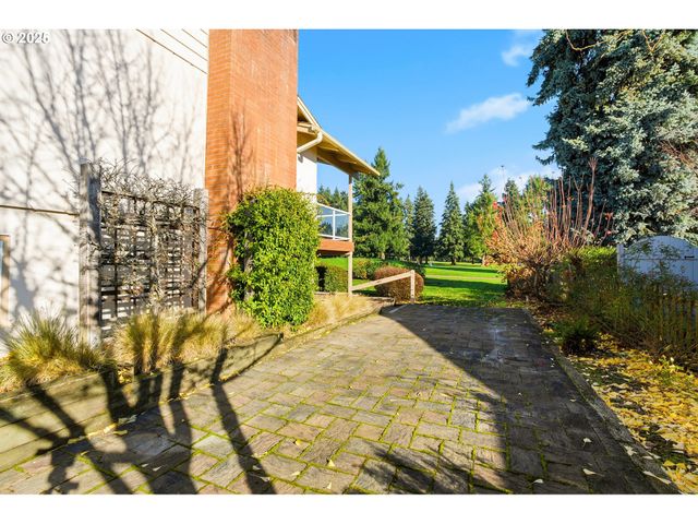 2040 N COUNTRY CLUB Dr, Canby, OR 97013