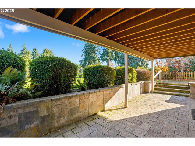 2040 N COUNTRY CLUB Dr, Canby, OR 97013