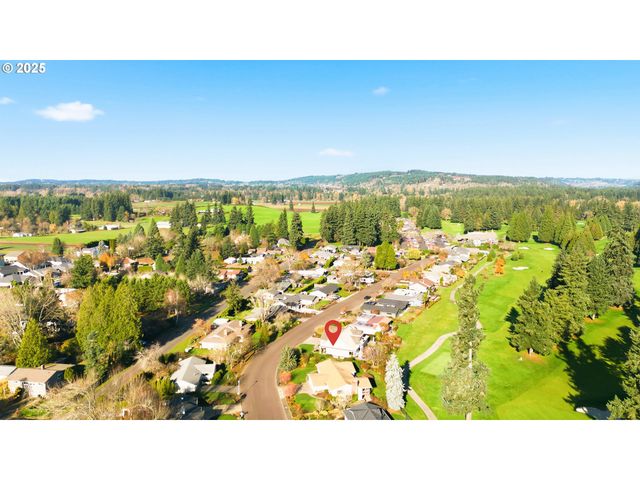 2040 N COUNTRY CLUB Dr, Canby, OR 97013