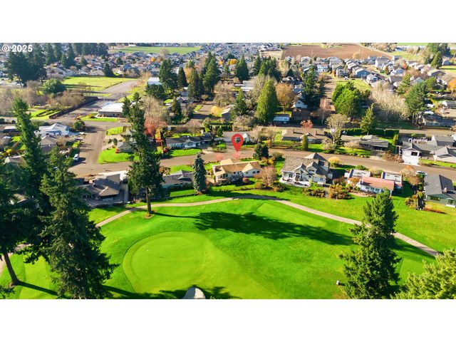 2040 N COUNTRY CLUB Dr, Canby, OR 97013