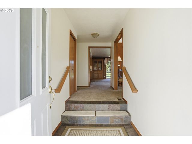 2040 N COUNTRY CLUB Dr, Canby, OR 97013