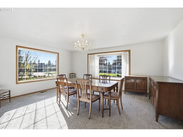 2040 N COUNTRY CLUB Dr, Canby, OR 97013