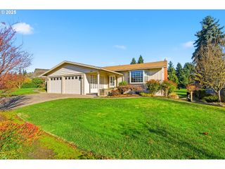 2040 N COUNTRY CLUB Dr, Canby, OR 97013
