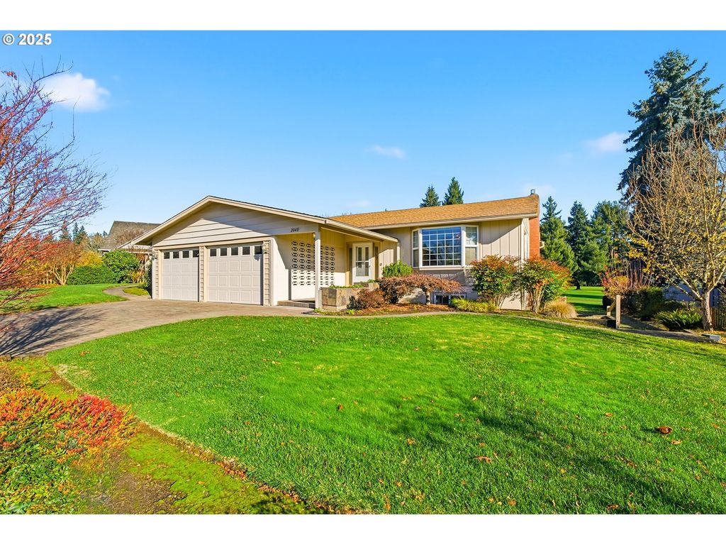 2040 N COUNTRY CLUB Dr, Canby, OR 97013