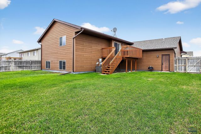 740 RADIAL LN, Box Elder, SD 57719