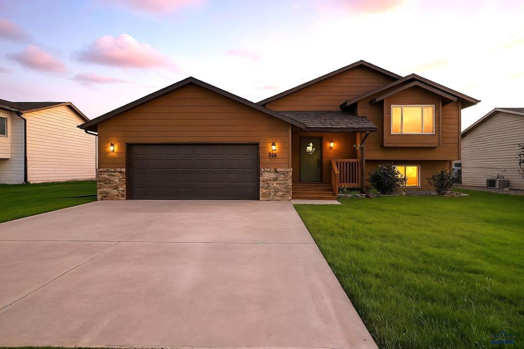 740 RADIAL LN, Box Elder, SD 57719
