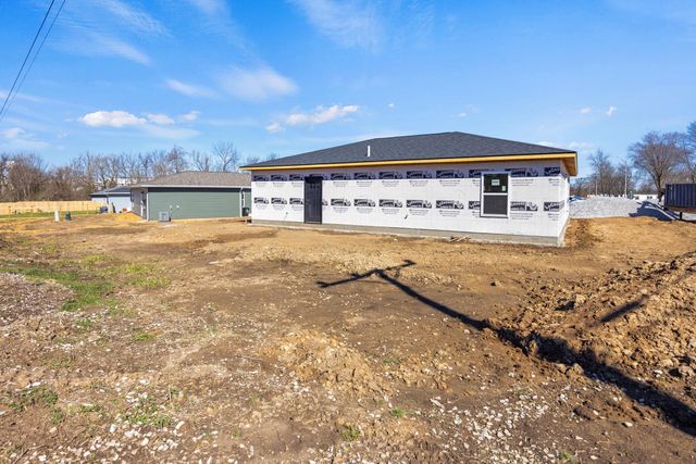 1338 E BIAS LN, Centralia, MO 65240