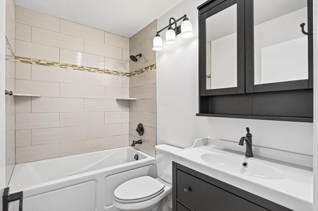 22 Mcclelland Street N, Maplewood, MN 55119