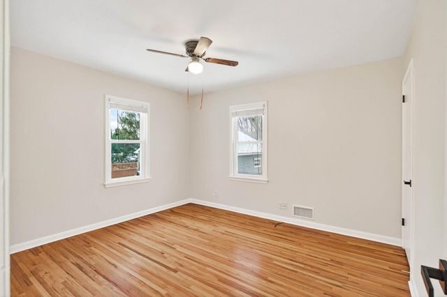 22 Mcclelland Street N, Maplewood, MN 55119