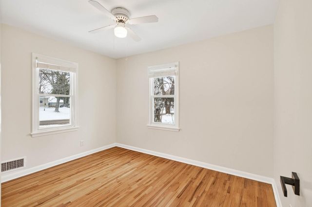 22 Mcclelland Street N, Maplewood, MN 55119