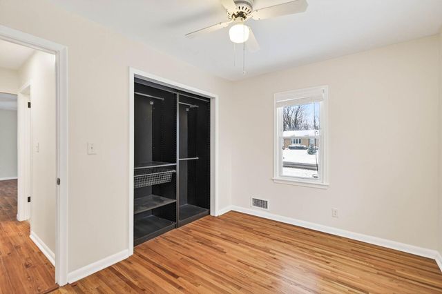 22 Mcclelland Street N, Maplewood, MN 55119