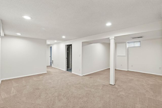 22 Mcclelland Street N, Maplewood, MN 55119