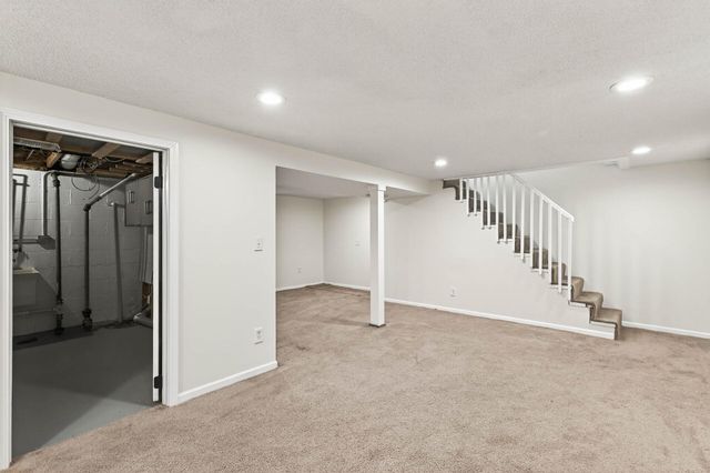 22 Mcclelland Street N, Maplewood, MN 55119