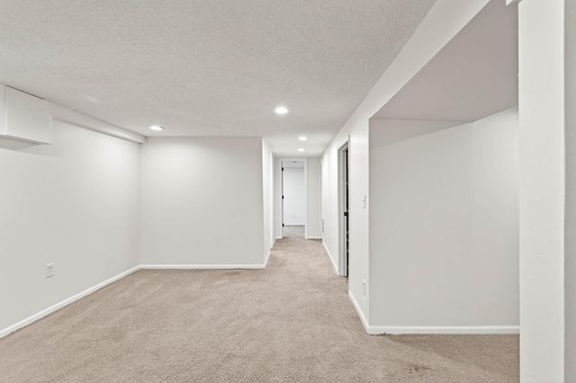 22 Mcclelland Street N, Maplewood, MN 55119