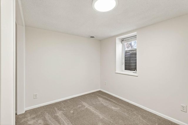 22 Mcclelland Street N, Maplewood, MN 55119