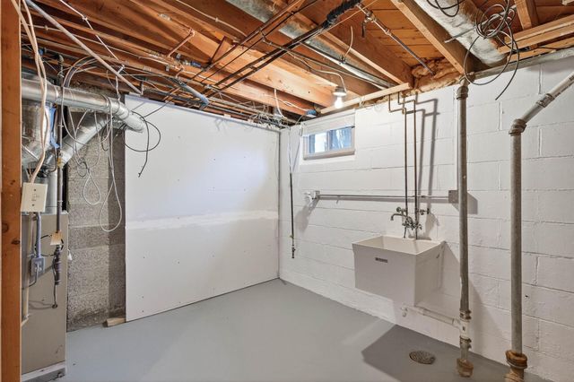 22 Mcclelland Street N, Maplewood, MN 55119