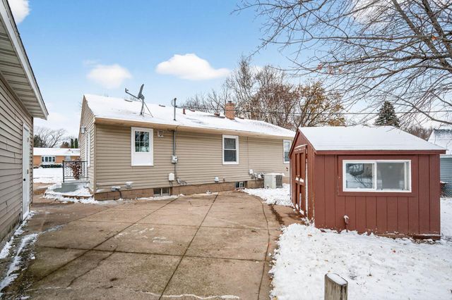 22 Mcclelland Street N, Maplewood, MN 55119