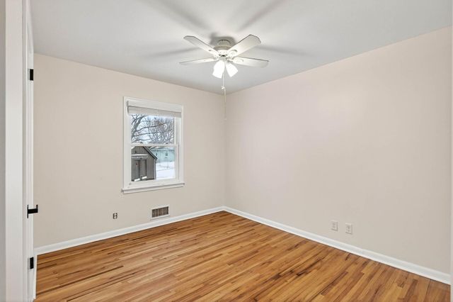 22 Mcclelland Street N, Maplewood, MN 55119