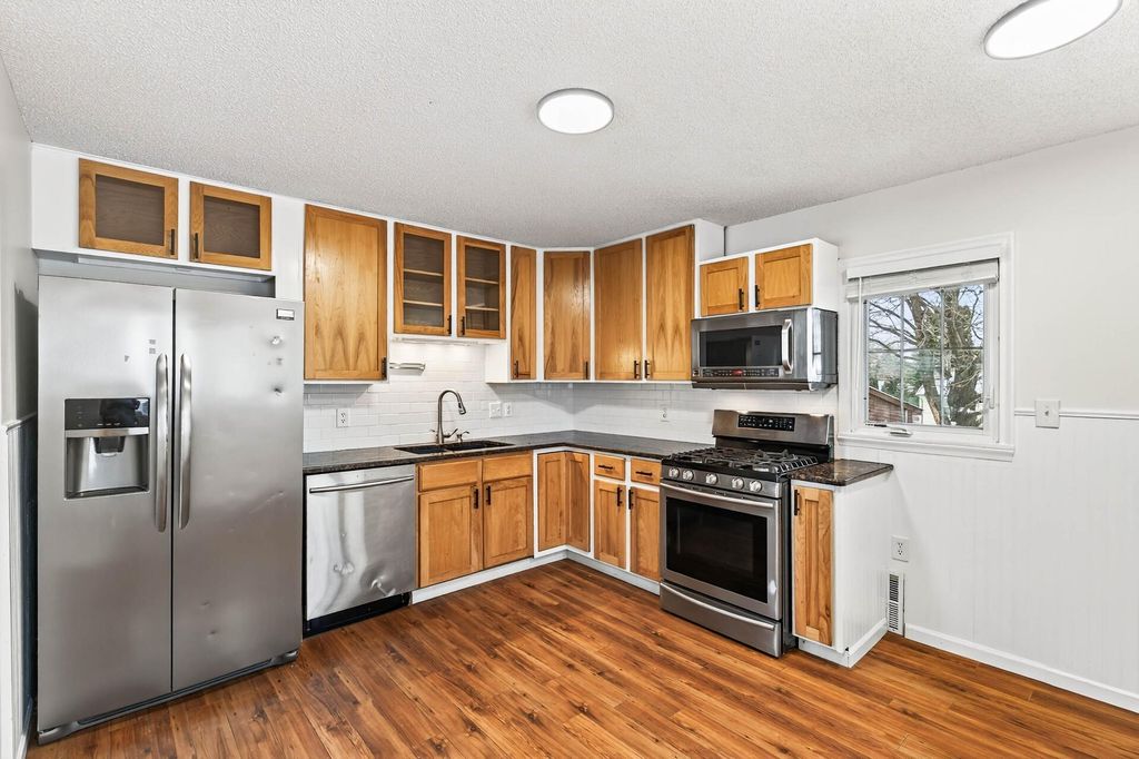 22 Mcclelland Street N, Maplewood, MN 55119