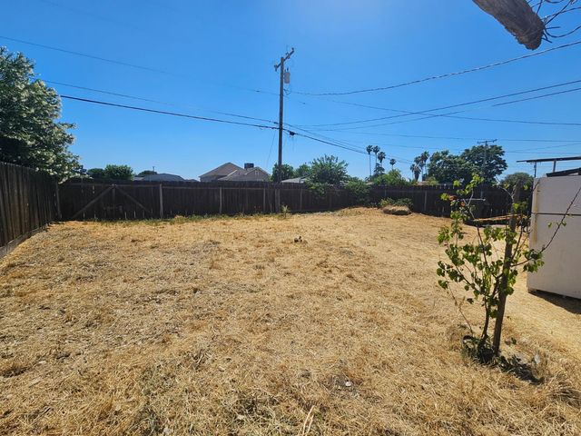 415 E Florinda Street, Hanford, CA 93230