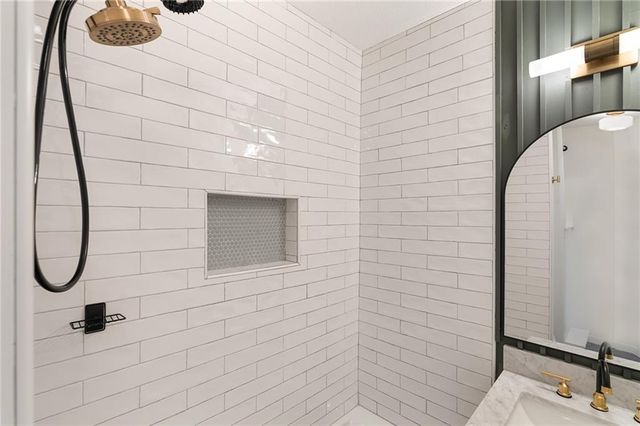 5712 Harrison Street, Kansas City, MO 64110