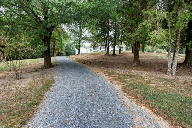 960 McEntyre SE Loop, Calhoun, GA 30701