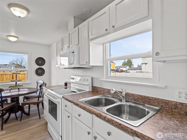 6802 S Oakes Street, Tacoma, WA 98409