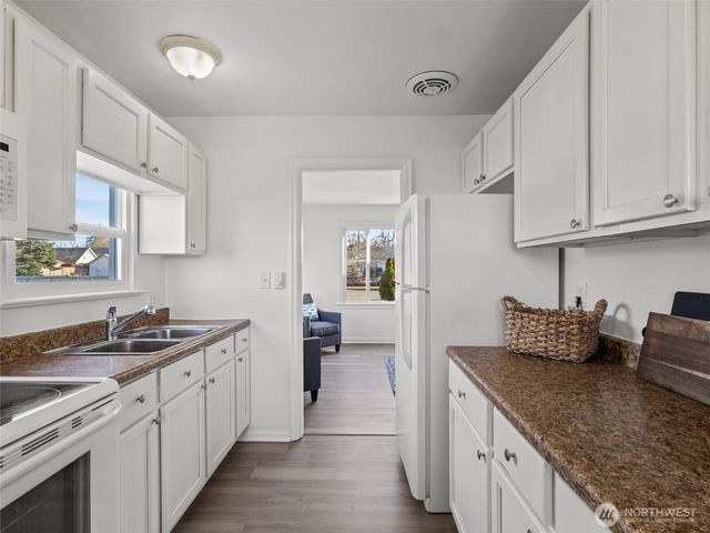 6802 S Oakes Street, Tacoma, WA 98409