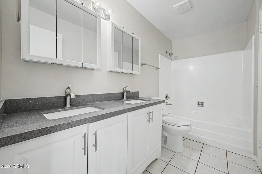 Image 3 of property listing at 6536 N 43RD Avenue, Glendale, AZ 85301