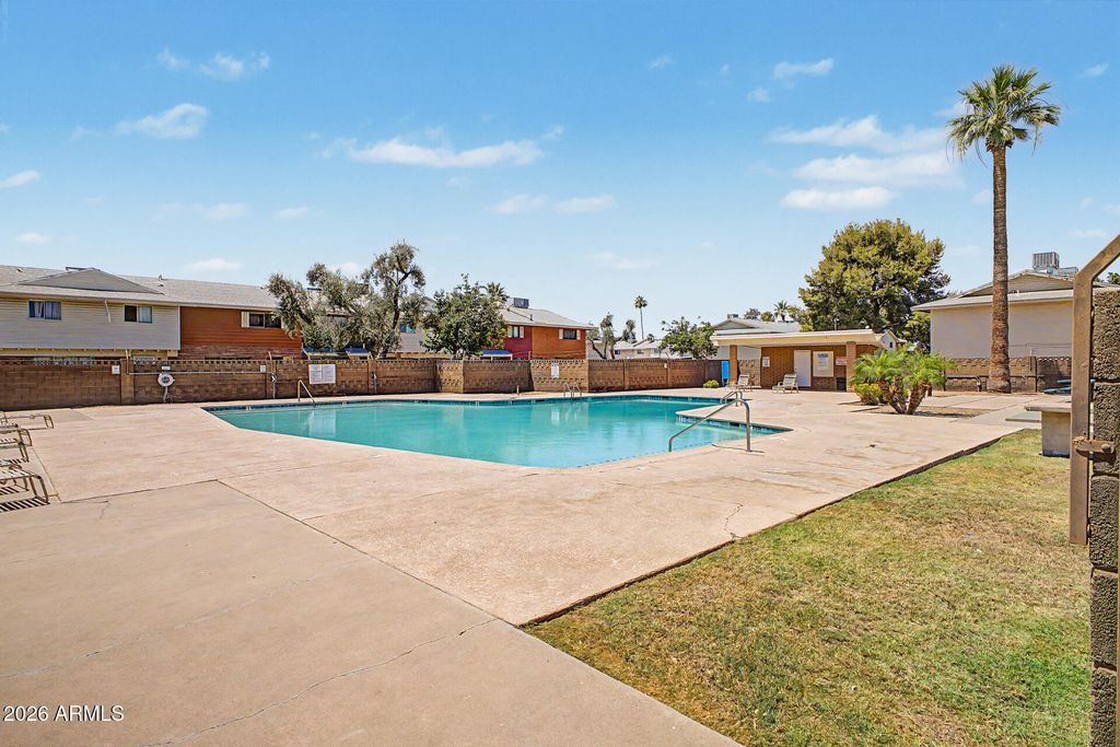 Image 4 of property listing at 6536 N 43RD Avenue, Glendale, AZ 85301
