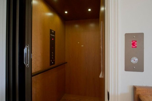 875 Clearview Drive, Lansing, KS 66043