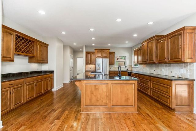 875 Clearview Drive, Lansing, KS 66043