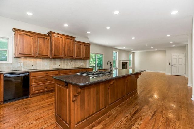 875 Clearview Drive, Lansing, KS 66043