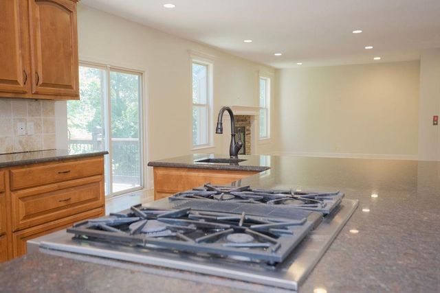 875 Clearview Drive, Lansing, KS 66043