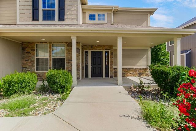 875 Clearview Drive, Lansing, KS 66043