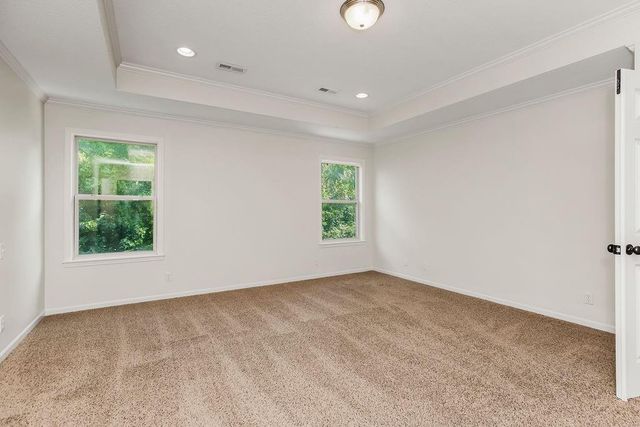 875 Clearview Drive, Lansing, KS 66043