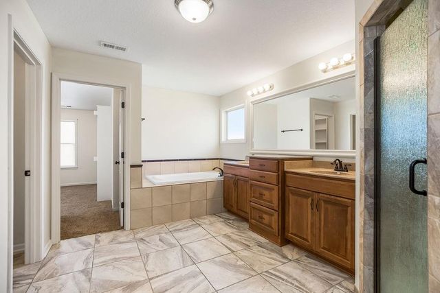 875 Clearview Drive, Lansing, KS 66043