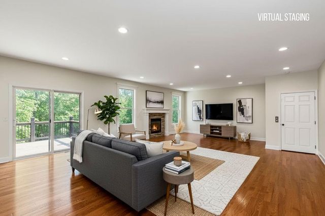 875 Clearview Drive, Lansing, KS 66043