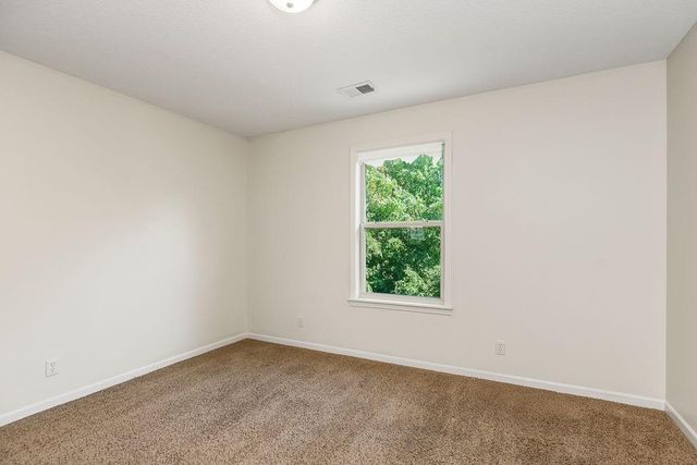 875 Clearview Drive, Lansing, KS 66043