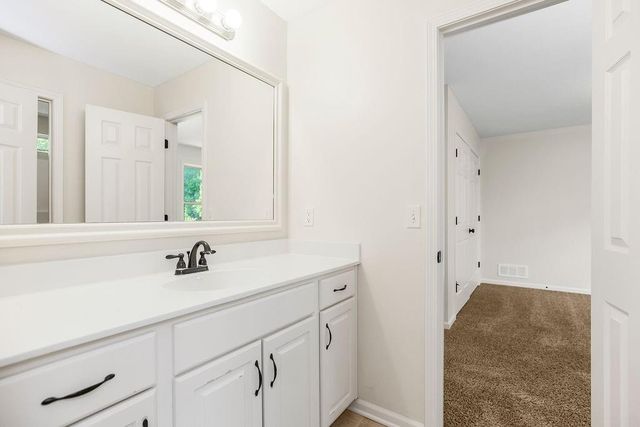 875 Clearview Drive, Lansing, KS 66043