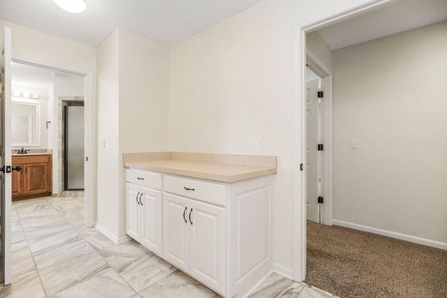 875 Clearview Drive, Lansing, KS 66043