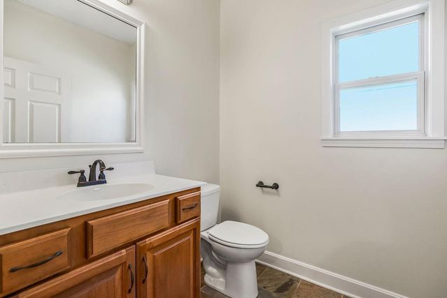 875 Clearview Drive, Lansing, KS 66043