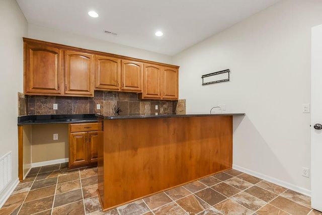 875 Clearview Drive, Lansing, KS 66043