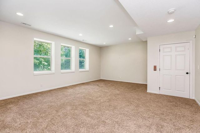 875 Clearview Drive, Lansing, KS 66043