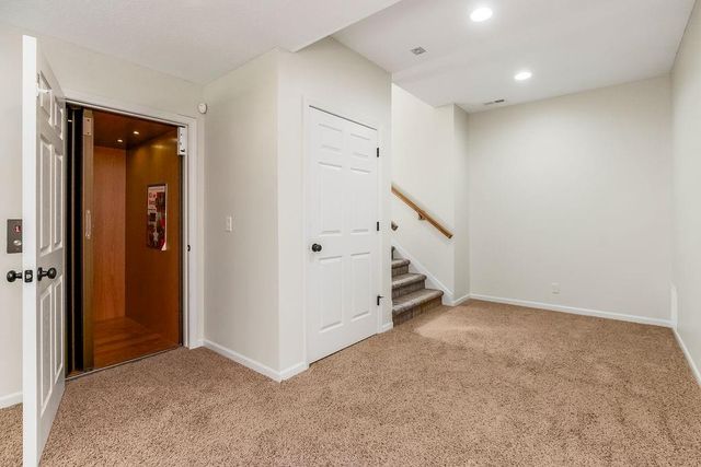 875 Clearview Drive, Lansing, KS 66043