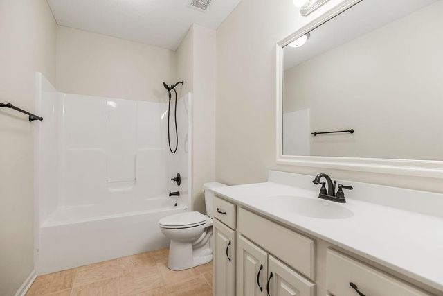 875 Clearview Drive, Lansing, KS 66043