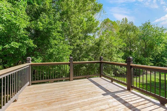 875 Clearview Drive, Lansing, KS 66043