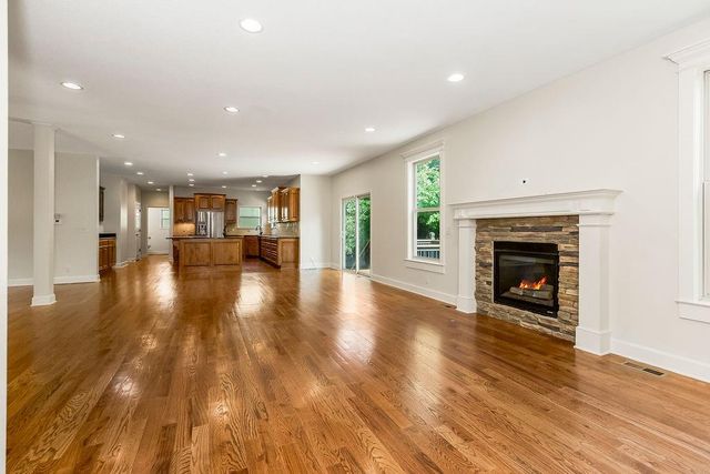 875 Clearview Drive, Lansing, KS 66043